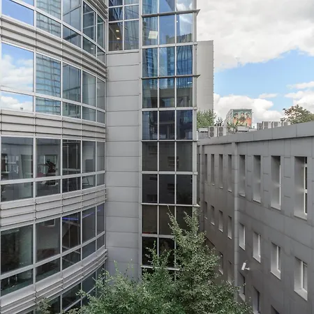 Lumina Modern Rondo Onz Apartment
